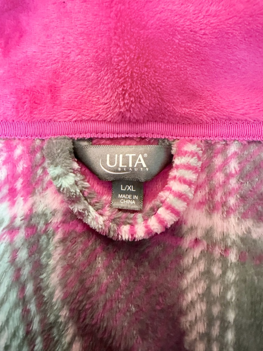 Ulta Beauty Short Plush Robe — Hot Pink & Gray Pattern